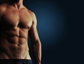 Uomo con ingrandimento del pene